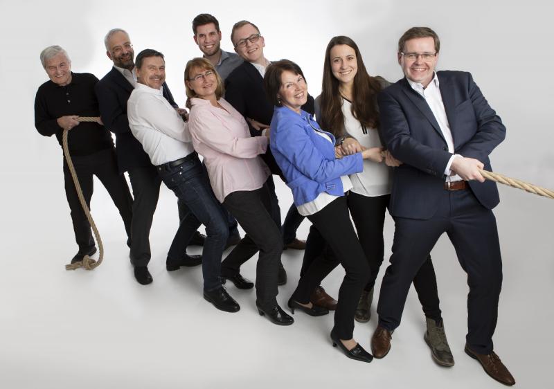 - Weiter geht es mit dem Projekt Zukunft Gilching! Ein halbes Jahr nach der Auftaktveranstaltung im Gilchinger Rathaus wird eine Zwischenbilanz zu diesem einmaligen Demokratieprojekt in Gilching präsentiert. Über 1.600 eingegangene Ideen und Anmerkungen zu den politischen Entwicklungen in Gilching, zu den kleineren und größeren Herausforderungen, hat das Team von „Zukunft Gilching“ mittlerweile erhalten.