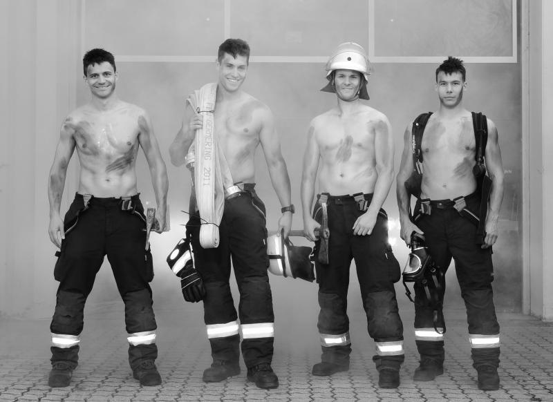 Im Oktober entstanden die Fotos für den ersten Kalender der Feuerwehr Germering. Mit den Erlösen aus dem Verkauf soll der vorhandene Fitnessraum aufgebessert werden.