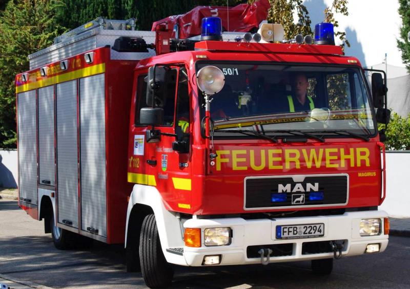 Am Samstagnachmittag war die Gröbenzeller Feuerwehr gegen 17.00 Uhr alarmiert worden, weil aus einem Dachfenster eines Einfamilienhauses in der Parkstraße Rauch drang.