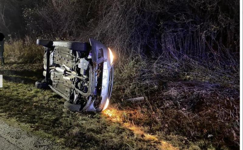- Am 11. Dezember fuhr ein 39-jähriger Augsburger mit seinem Lkw auf der B 471 Richtung Dachau. Er benützte die linke von zwei Fahrspuren und wechselte auf die rechte Spur. Dabei übersah er den Pkw einer 21-jährigen Puchheimerin.