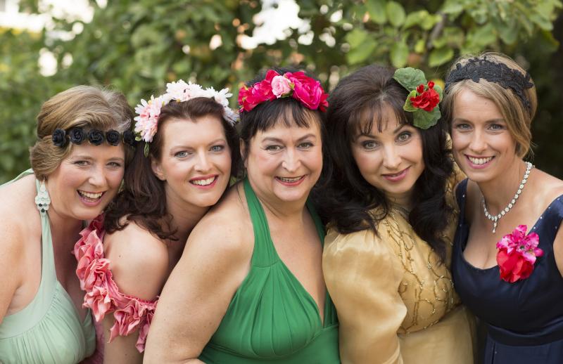 Ein abwechslungsreicher Abend mit Lizzy Aumeier und ihrem Damen-Salon-Orchester - Konzert, Kabarett und Musiktheater in einem.