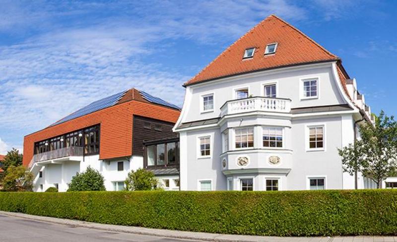 Der Deal ist perfekt. Anlässlich der Jahresversammlung des Freundeskreises Krankenhaus Seefeld in Herrsching eröffnete Starnbergs Landrat Karl Roth, dass der Kaufvertrag für die Privatklinik Dr. Schindlbeck bis auf wenige Formalitäten unter Dach und Fach ist.