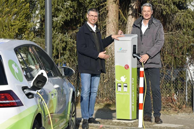 Die Stadtwerke Fürstenfeldbruck haben vier weitere Elektroladesäulen in Betrieb genommen. Drei davon befinden sich im Stadtgebiet Fürstenfeldbruck und eine in Inning. 