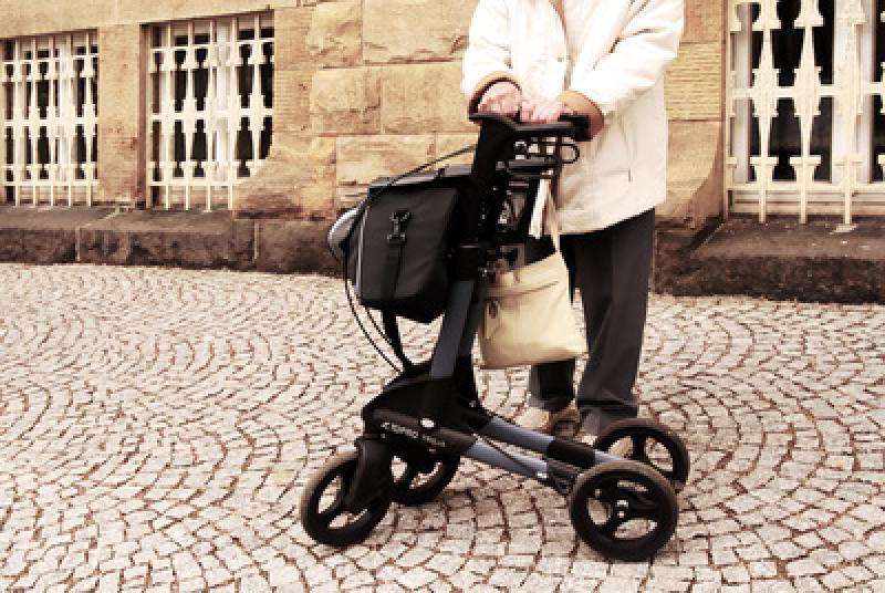 - Nachdem in letzter Zeit mehrmals von Unfällen zu lesen war, bei denen Radfahrer stürzten, weil ein nicht angeleinter Hund  zuvor über den Radweg gelaufen war, passierte gestern in Germering gegen 18.15 Uhr ein Unfall unter umgekehrten Vorzeichen. Denn bei diesem Unfall wurde die Ursache vom Radfahrer in diesem Fall von einer Radfahrerin gesetzt. 