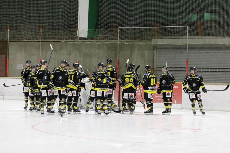 Am kommenden Wochenende spielt Germering im Playoff-Viertelfinale gegen den ESV Türkheim und damit den Zweitplatzierten der Bezirksliga-Gruppe 4. Mit den Playoffs beginnt die Zeit, allmählich die Ernte einzufahren für all die Entbehrungen und Anstrengungen einer langen Saison. Das Team der Wanderers ist bereit dafür. 25 Pflichtspiel-Einsätze haben die Germeringer in dieser Saison bereits absolviert, quer durch Bayern: von Regen im Nord-Osten, Berchtesgaden im Süd-Osten, bis Mittenwald im Süden.