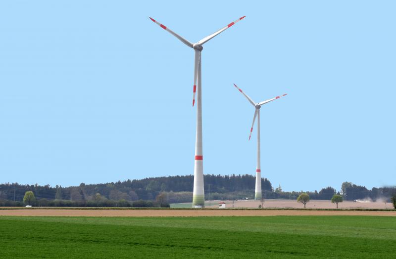 Die beiden Windenergieanlagen im Landkreis Fürstenfeldbruck haben im vergangenen Jahr einen Rekordertrag erzielt. Das Windrad in Mammendorf/Eitelsried hat 6,7 Millionen Kilowattstunden (kWh) erzeugt, das Windrad am Standort Maisach/Malching 6,2 Mio. kWh. In Summe entspricht dies dem jährlichen Bedarf von rund 4.300 Vier-Personen-Haushalten.