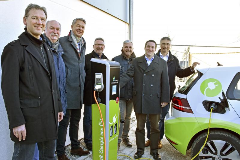 Die Stadtwerke Fürstenfeldbruck haben in Kooperation mit der Gemeindeverwaltung die erste Elektroladesäule in Mammendorf in Betrieb genommen. 