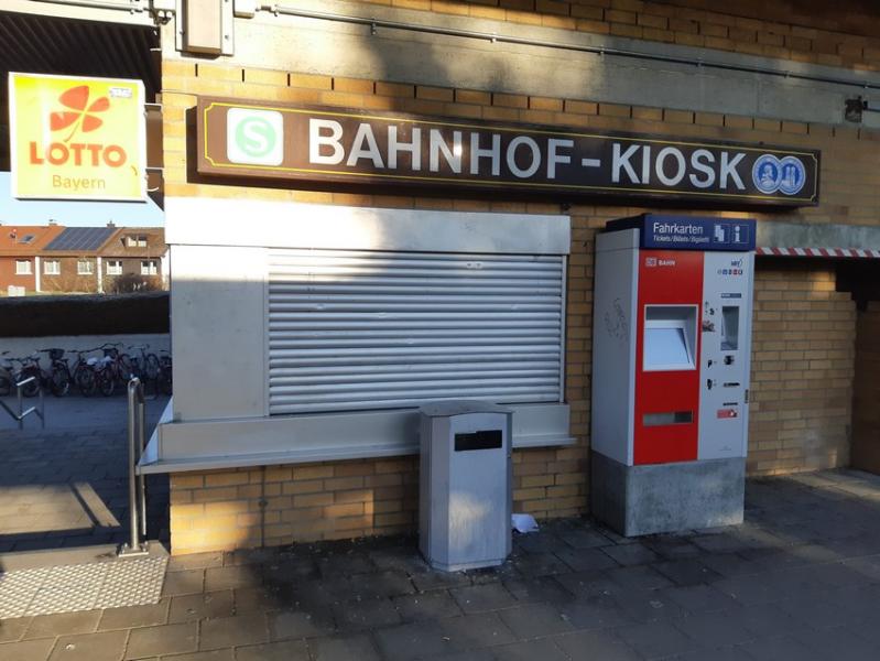 – Am Samstagmorgen brachen bislang unbekannte Täter in einen Bahnhofskiosk am S-Bahnhaltepunkt Harthaus  ein und entwendeten eine größere Menge Tabakwaren. Die Bundespolizeiinspektion München sucht nach Zeugen, die verdächtige Wahrnehmungen gemacht haben.