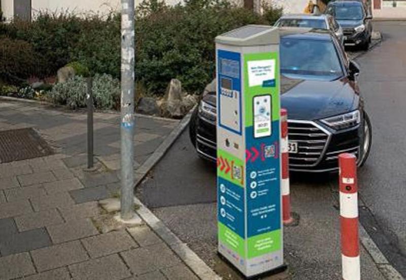 Mit der richtigen App lassen sich bereits in vielen Städten die Parkgebühren mittlerweile per Handy bezahlen. In Fürstenfeldbruck ist es voraussichtlich ab 1. März soweit.  
