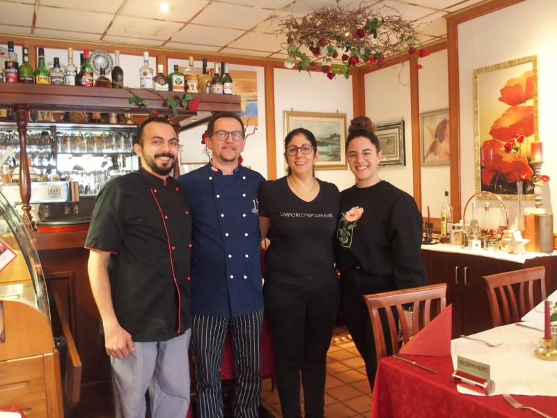 Auf ihrer Visitenkarte hat die italienische Gastwirtfamilie Di Gorga neben Pasta, Rotwein und der Tricolore ein rotes Herz abgedruckt, denn schließlich wird in ihrem Ristorante „Da Roberto“ mit Liebe gekocht und bedient. 