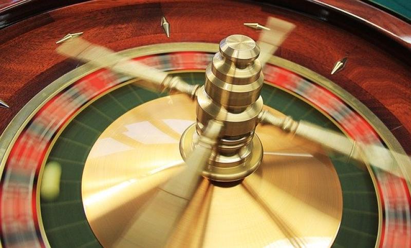 Online Casinos sind eine nette Freizeitbeschäftigung. Egal ob man gerne am Spielautomaten die Walzen dreht oder ein Kartenspiel spielt, im digitalen Casino fehlt es an nichts. Dem ein oder anderen von Ihnen wird zudem nicht entgangen sein das die meisten Anbieter mit üppigen Willkommensangeboten werben.