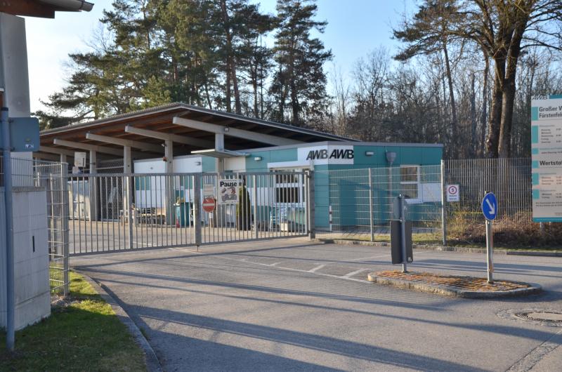 Ab Dienstag, 7. April 2020 werden die großen Wertstoffhöfe im Landkreis Fürstenfeldbruck wieder geöffnet. Angesichts der Corona-Krise appelliert der AWB an die Bevölkerung, die großen Wertstoffhöfe nach wie vor nur bei dringendem Entsorgungsbedarf aufzusuchen. 