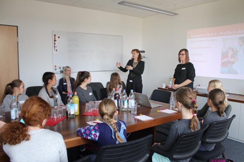 Erwartungsgemäß fällt nun auch der traditionelle „Girls‘ Day“ bei der Gilchinger Firma audEERING dem Corona-Virus zum Opfer. Wie Firmenchefin Dagmar Schuller gestern jedoch mitteilte, fällt er nicht komplett aus, sondern findet nun über Internet statt. 