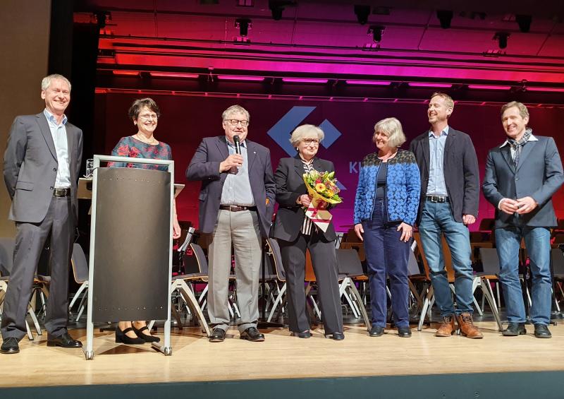 Es war zweifelsohne ein denkwürdiger Abend im vollen Stadtsaal im Veranstaltungsforum Fürstenfeld. Die Neue Philharmonie München feierte mit ihrem 100-köpfigen Nachwuchsorchester ihr 15-jähriges Bestehen. Solistin am Klavier war Kristina Müller. Zum 15. Mal jährte sich auch die Verleihung des Kulturförderpreises durch den Kulturverein Fürstenfeld. 