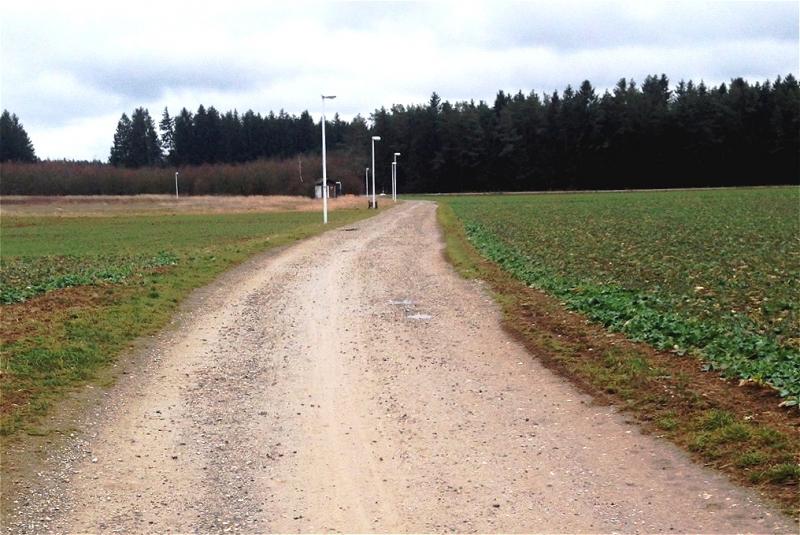 Die Versiegelung der verlängerten Melchior-Fanger-Straße in Gilching ist vorerst vom Tisch. Dem diesbezüglichen Bürgerantrag wurde am Montag bei einer Gegenstimme zugestimmt. Lediglich Martin Pilgram von den Grünen, er hatte Antrag auf die bauliche Aufwertung des Feldweges insbesondere zur Nutzung für Radfahrer gestellt, votierte dafür, die rund 80000 Euro teure Teerung ungeachtet des finanziellen Dilemmas, in dem sich die Kommunen zwecks der Corona-Krise befinden, sofort zu beschließen.