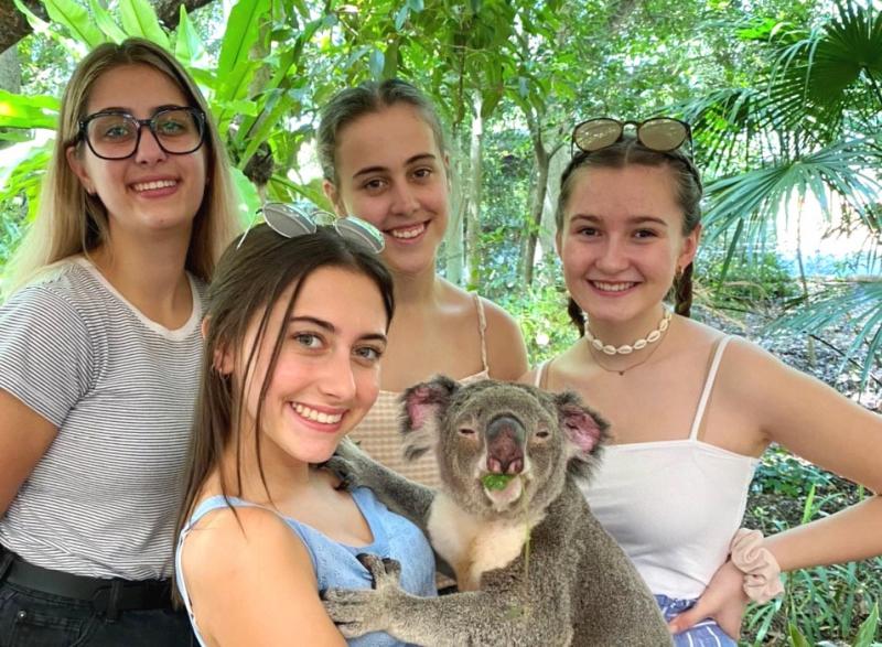 Eine wahre Odysse hat Elena Vilsmayer aus Gilching hinter sich. Als der Corona-Virus die Welt verändert, befand sich die 15Jährige Gymnasiastin zum Schüleraustausch in Australien. Ein Zurückkommen schien erst einmal aussichtslos.