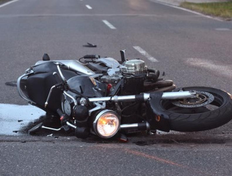 Am Freitagnachmittag vor 15 Uhr kam es kurz vor dem Autobahndreieck Eschenried zu einem schweren Verkehrsunfall, bei dem ein Motorradfahrer starb. 