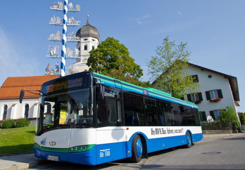 Verbesserte Schutzmaßnahmen machen den Ticketkauf beim Fahrpersonal künftig wieder möglich: Die rund 800 Busse in den MVV-Verbundlandkreisen werden dafür mit Schutzscheiben und -folien ausgestattet. 