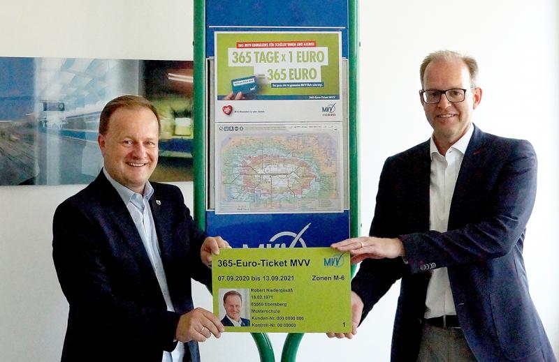 Günstige und umfangreiche Mobilität im gesamten MVV-Raum: Ab dem 1. Juli 2020, kann das 365-Euro-Ticket MVV für Schülerinnen, Schüler und Auszubildende bestellt werden. Online geht das schnell, einfach und in Corona-Zeiten völlig kontaktlos.