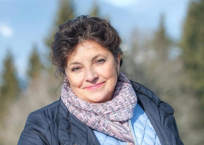 Nach ihrer Romanvorlage entstand der Zwei-Teiler „Rumplhanni“ aus dem Jahr 1981 mit Monika Baumgartner und Karl Obermayr in den Hauptrollen. Teil 1 dieses einzigartigen Zeitdokuments (103 Minuten, Jugendjahre bis zur Auswanderung in die USA) kann das Lichtspielhaus in der Maisacher Straße dank der Unterstützung des Bayerischen Rundfunks nun zeigen.