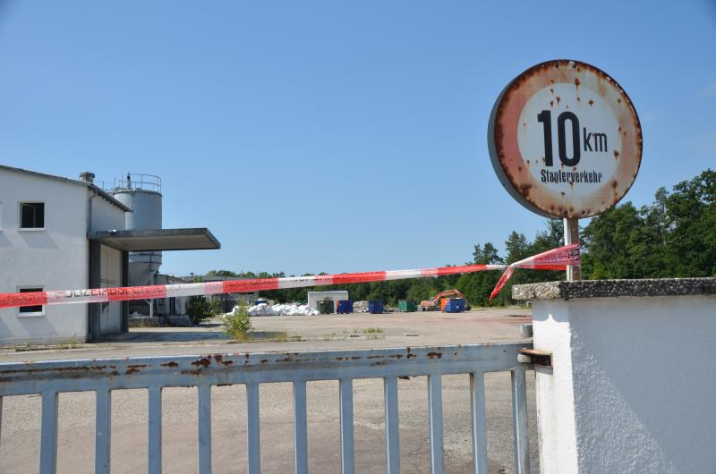 Mittwochnachmittag zog sich ein 63-jähriger Mann aus dem Landkreis Fürstenfeldbruck bei einem Betriebsunfall in Neu-Lindach tödliche Verletzungen zu.