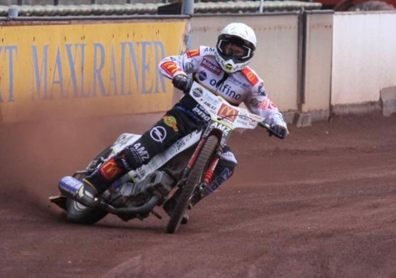 Martin Smolinski saß neun Wochen nach seinem schweren Unfall in Leipzig und einer Pipkin-4-Fraktur (Oberschenkelkopf und Pfannenbruch) am vergangenen Wochenende wieder auf dem Speedway-Bike. 