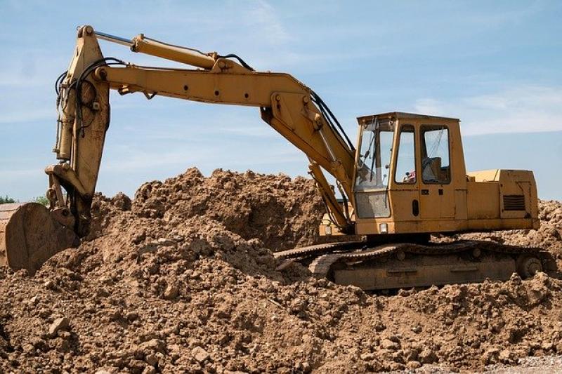 Am Freitag, den 10.07.2020, war Olching für etwa fünf Stunden von der Gasversorgung abgeschnitten. Gegen 12:55 Uhr war ein Bagger auf einer Baustelle in der Feursstraße in Olching über eine Fläche gefahren, unter der sich eine Gasleitung befand. Den Plänen nach hätte die Gasleitung eigentlich an einer anderen Stelle verlegt sein sollen.