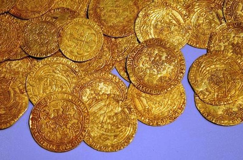 Bislang unbekannten Betrügern gelang es einen Rentner aus Eichenau um Goldmünzen im Wert einer sechsstellige Summe zu betrügen. Die Kriminalpolizei Fürstenfeldbruck hat die Ermittlungen aufgenommen.