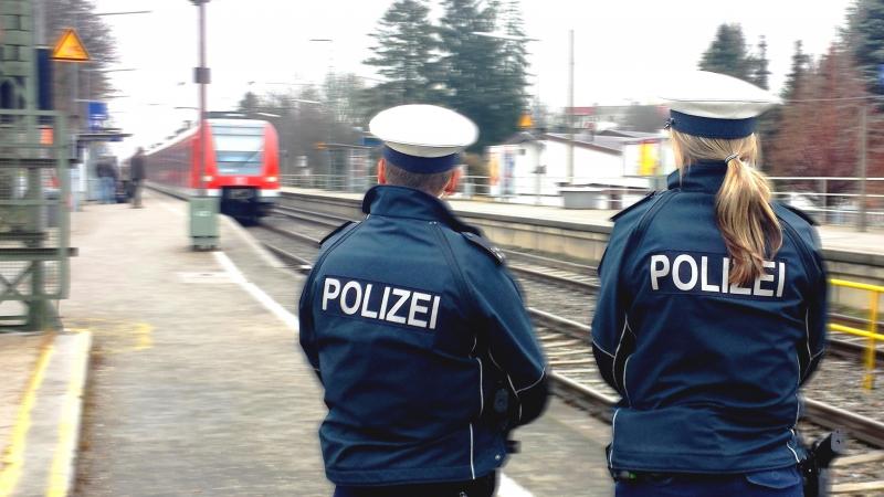 Im Rahmen der bayernweiten Kontrollaktion zur Einhaltung der Maskenpflicht im öffentlichen Personennahverkehr (ÖPNV) am morgigen Donnerstag, 13.08.2020, werden auch im gesamten Zuständigkeitsbereich des Polizeipräsidiums Oberbayern Nord, so auch im Landkreis Fürstenfeldbruck und Starnberg,  Kontrollen durchgeführt. 