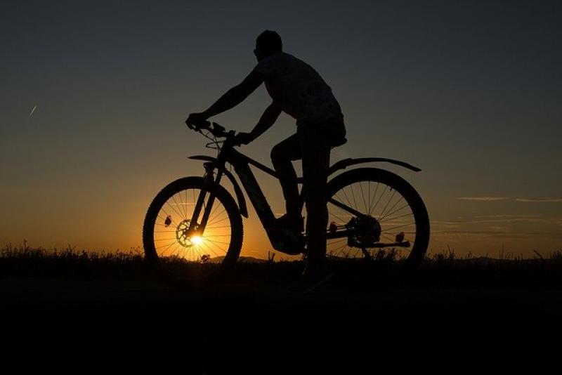 Die Serie von Unfällen unter Beteiligung von alkoholisierten Radfahrern im Zuständigkeitsbereich der Polizei Germering setzt sich durch zwei Unfälle in der vergangenen Nacht und am frühen gestrigen Abend erneut fort. 