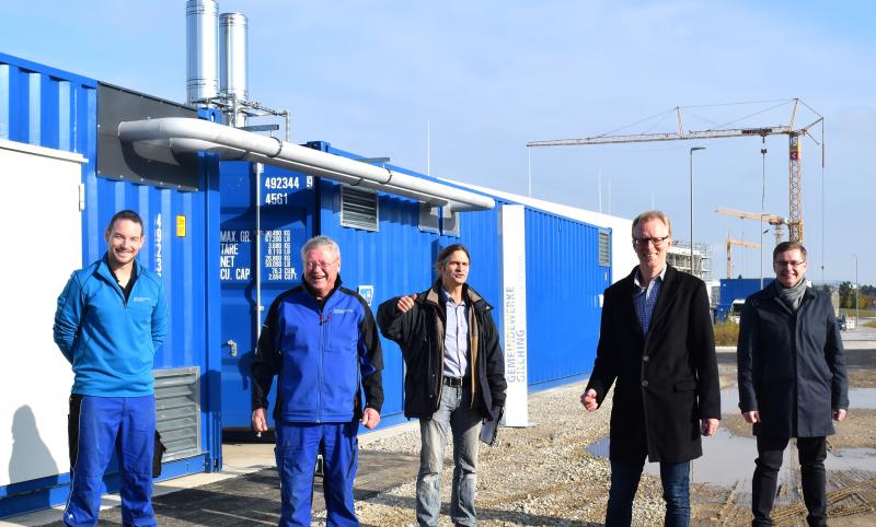 Vor rund drei Jahren lagerte die Gemeinde Gilching wichtige Themen wie Wasser, Wärme und Strom aus und gründete die Gemeindewerke. Das Ergebnis kann sich sehen lassen. Im Beisein von Bürgermeister Manfred Walter wurde nun die Landkreisweit erste kommunale Heizzentrale vorgestellt.