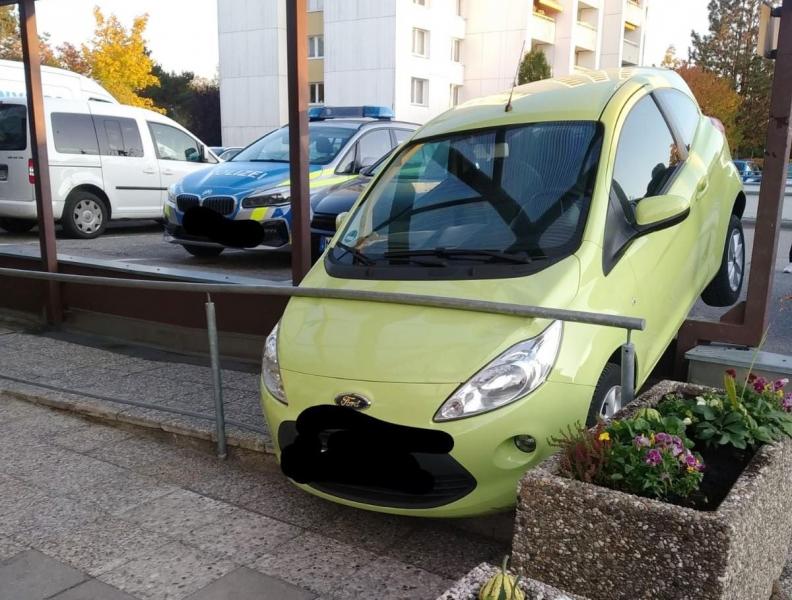 Ein unglückliches Fahrmanöver einer Frau am 19. Oktober zog einen größeren und nicht alltäglichen Einsatz der Feuerwehr Unterpfaffenhofen nach sich.