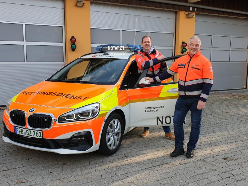 - Die Malteser haben ein neues Notarzt-Einsatzfahrzeug (NEF) in Betrieb genommen. Der neue BMW 2er mit der orange leuchtenden Beklebung und dem Blaulicht auf dem Dach ist seit Kurzem auf den Straßen im Landkreis Fürstenfeldbruck unterwegs.