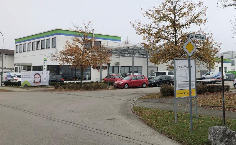 Die Germeringer Polizei war schon letzte Woche recht zuversichtlich, die spektakuläre Unfallflucht, die sich am 10.11.2020 in der Früh um 04.45 Uhr im Gilchinger Industriegebiet ereignet hatte, noch aufklären zu können.