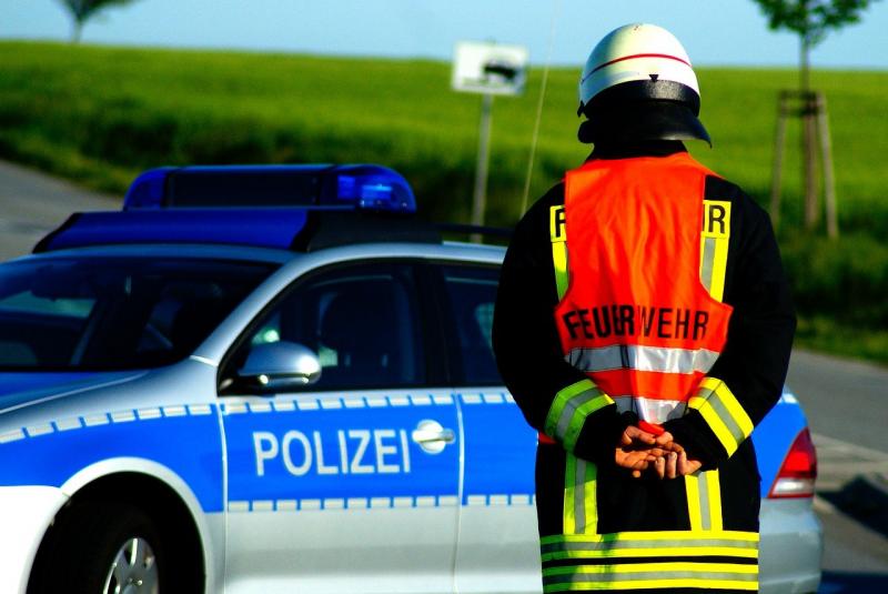 Ein Nasenbeinbruch und Prellungen zweier Fahrgäste eines Linienbusse sind die Folgen eines rücksichtslosen Autofahrers. 