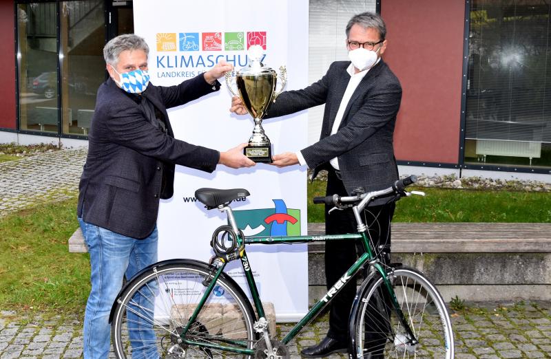 Auch dieses Jahr beteiligte sich der Landkreis Fürstenfeldbruck vom 13.09.20 bis zum 03.10.20 an der Klima-Bündnis Kampagne STADTRADELN. Insgesamt wurden dank 3.010 Radlern 513.318 Kilometer zurückgelegt und auf diese Weise 75 Tonnen CO2 vermieden. 