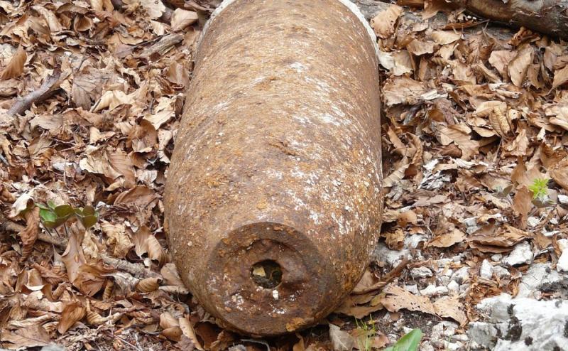 Zwei Magnetfischer machten am Sonntagnachmittag, den 15.11.2020 gegen 15:30 Uhr, in Fürstenfeldbruck einen gefährlichen Fang. An einem Seitenarm der Amper auf Beutezug gegangen, zogen sie zwei Zündköpfe für Mörsergranaten aus Kriegszeiten aus dem Wasser. Glücklicherweise konnte die hinzugerufene Technische Sondergruppe des BLKA die hochgefährlichen Zünder noch vor Ort und ohne weitere Vorfälle entschärfen.