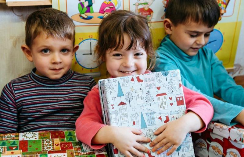 Trotz weiterer Corona-Beschränkungen kann die Geschenkaktion „Weihnachten im Schuhkarton“ auch dieses Jahr stattfinden und lädt zum 25. Mal zum Mitpacken ein. 