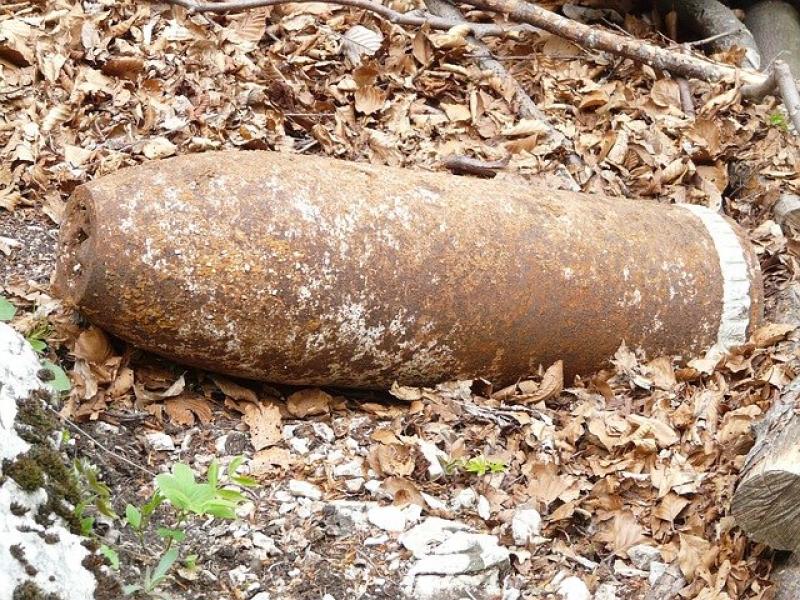 - Gestern wurde gegen 16.00 Uhr bei Kanalbauarbeiten in unmittelbarer Nähe des Sonderflughafens Oberpfaffenhofen eine amerikanische 250 Kg-Bombe aus dem 2. Weltkrieg gefunden. 