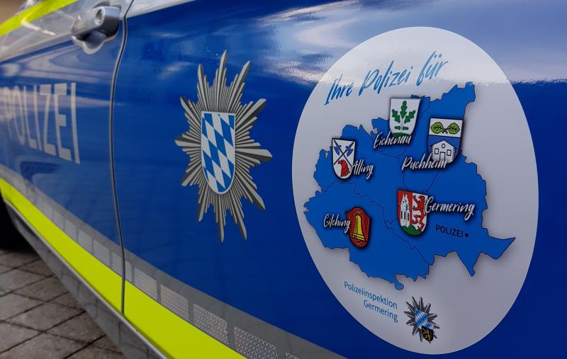 Zu einem klassichen witterungsbedingten Unfall aufgrund des gestern Nachmittag einsetzenden Schneefalls kam es Montag um kurz vor 17.00 Uhr an der Kreuzung Kurt-Schumacher-Str. / Kerschensteiner Straße in Germering.