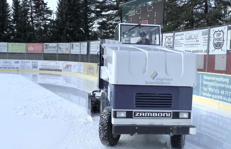 Geplant war es, mit dem Betrieb der Eisfläche in der AmperOase zum 31. Oktober 2020 zu starten. Doch bedingt durch den angeordneten Lock-down der Bayerischen Staatsregierung  ist der Eröffnungstermin momentan in den Januar 2021 verschoben.