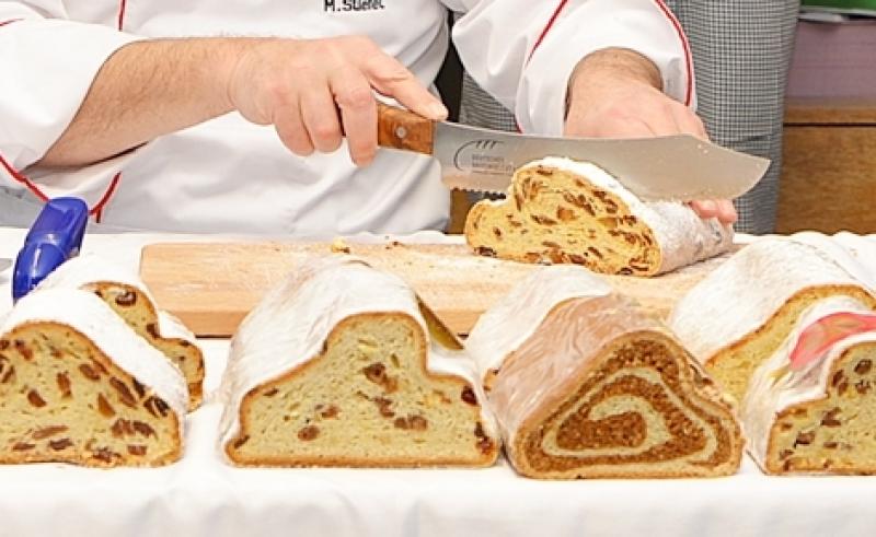 Fünf heimische Handwerksbackbetriebe beteiligten sich an der freiwilligen Qualitätskontrolle mit jeweils fünf Stollen, Plätzen und Lebkuchen und erzielten dabei ein ausgezeichnetes Ergebnis, wie Qualitätsprüfer Manfred Stiefel vom Deutschen Brotinstitut feststellen konnte. 