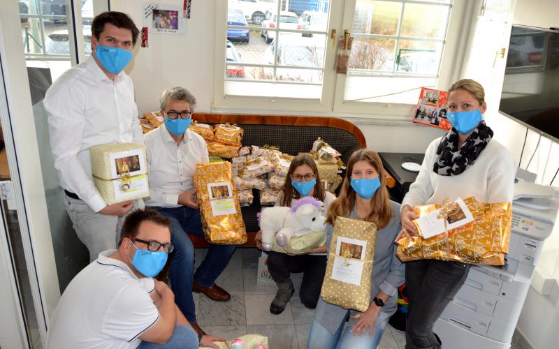 Damit finanziell und sozial nicht so gut gestellte Menschen wenigstens zu Weihnachten eine kleine Freude haben, starteten die Mitarbeiter der Firma „Blueants“ aus Gilching zum zweiten Mal in Folge und in Kooperation mit der Gilchinger Tafel eine individuelle Geschenkaktion.