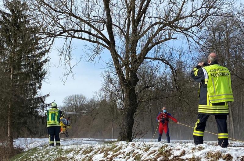 Am 20.01.2021, gegen 11.20 Uhr, wurde der Polizei von der Integrierten Leitstelle mitgeteilt, daß im Mühlbach hinter dem KOM Olching ein Pkw schwimmt. Dies wurde von einer Olchinger Polizeistreife bestätigt.