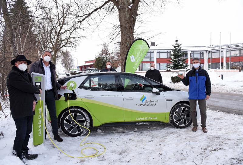 In Kooperation mit den Stadtwerken Fürstenfeldbruck hat die Gemeinde Moorenweis die erste Elektroladesäule im Ort installiert. 