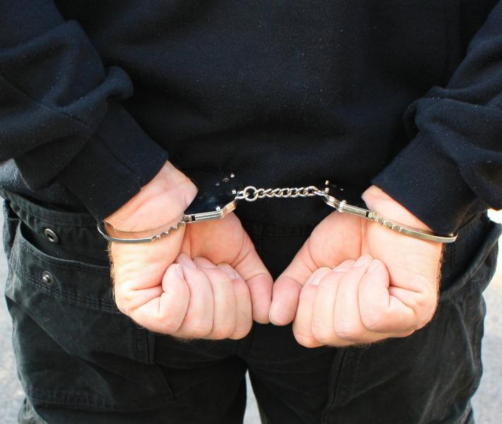 Vergangene Woche wurde ein 34-Jähriger am Bahnhof in Geltendorf Opfer eines Messerangriffs und hierdurch schwer verletzt. Der Tatverdächtige konnte noch vor Ort festgenommen werden und sitzt mittlerweile in Haft.