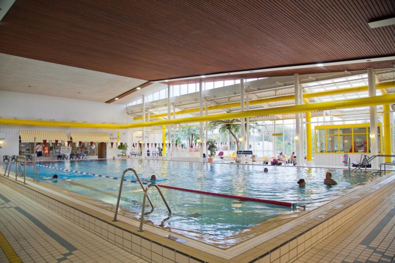 Neubau oder Generalsanierung – mit einer richtungsweisenden Präsentation zu der Zukunft des Hallenbades der AmperOase unterrichteten die Verantwortlichen der Stadtwerke Fürstenfeldbruck den Brucker Stadtrat.