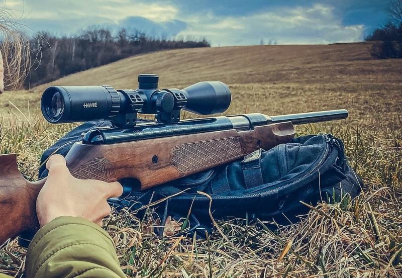 Am Freitag, den 16.04.2021 erstattete ein 68-jähriger Türkenfelder Anzeige bei der Polizei Fürstenfeldbruck, da sein einjähriger Kater Simmerl von einem bislang unbekannten Täter angeschossen worden war.
