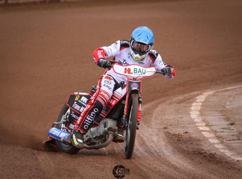 Im vierten Anlauf hat es für die Trans MF Landshut Devils mit dem ersten Sieg in der polnischen Liga geklappt. Die Landshuter konnte auf heimischer Strecke das Team aus Rzeszow bezwingen und den ersehnten ersten Sieg in der polnischen Liga einfahren.
