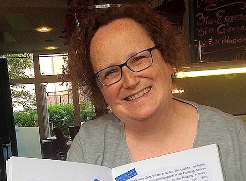 Geht es um Ideenvielfalt, ist der Fundus von Christiane Reiner unerschöpflich. In Gilching startete sie vor zwei Jahren mit einem Schreibtreff. Mittlerweile sind das Erfinden lustiger Episoden, das Zeichnen origineller Figuren, digitale Bastel- und Malkurse sowie ein Wanderbuch mit Alltags-Geschichten dazu gekommen.